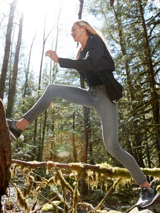 Location Image for Sculptek Skinny Jeans - Women's