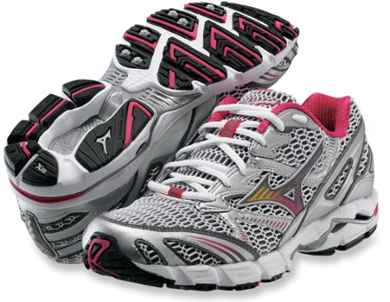 mizuno wave ladies running shoes