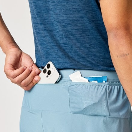 Brooks Journey 7" Shorts - Men's 2