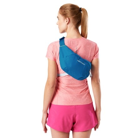 Nathan Limitless 2-Liter Sling Pack 1