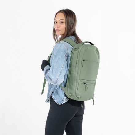 Sherpani Camden Pro Ultimate Commuter Pack 3