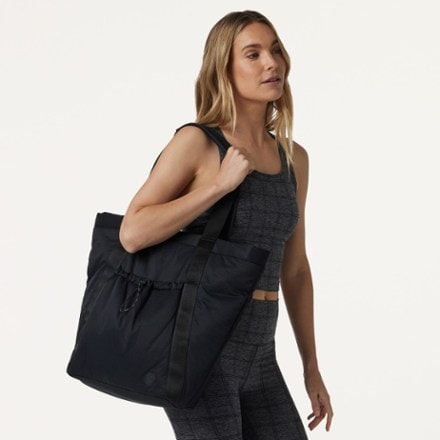 Vuori All Around Tote 3