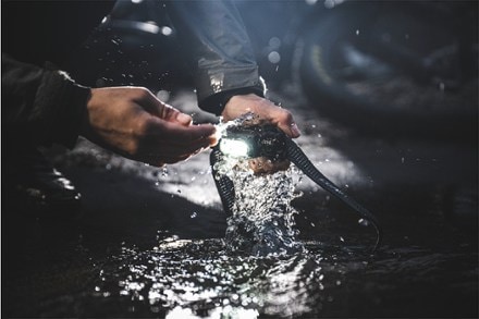 Coast WPH32R 2,000-Lumen Rechargeable Headlamp 3