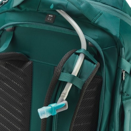 REI Co-op Ruckpack 40 Pack - Women's Hydration port & tube routing