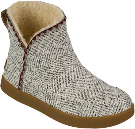 sanuk plaid slippers