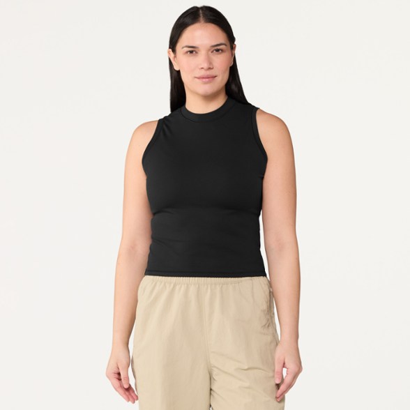 Model info: Height: 5'10" | Chest: 34 C | Waist: 29" | Wearing size: M