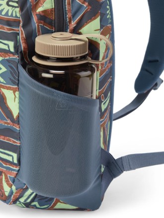Patagonia Atom 20L Tote Pack Water bottle pocket (Water bottle sold separately)