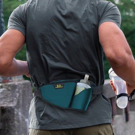 Amphipod Soft-Tech Essence-Lite Hydration Waist Pack 2
