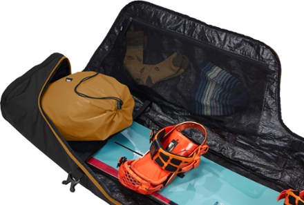 Thule RoundTrip Snowboard Roller Bag 2
