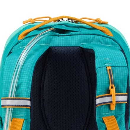 REI Co-op Tarn 12 Pack - Kids' Hydration port & tube routing