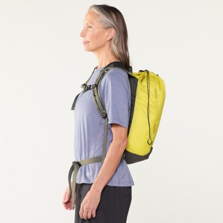 REI Co-op Flash 18 Pack 5