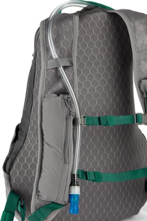 Nathan Crossover 10 L Hydration Vest 3