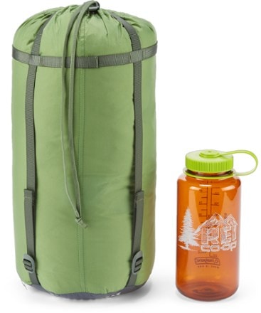 Marmot Trestles Elite Eco 30 Sleeping Bag - Women's Stuff sack (water bottle not included) (Wheatgrass/Crocodile)