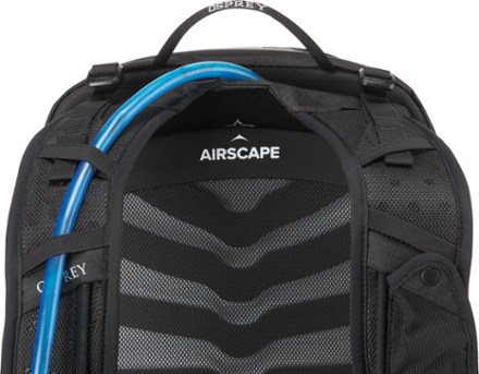 Osprey Talon 22 Pack - Men's Hydration port & tube routing (Stealth Black)