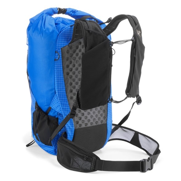 arc'teryx vs osprey backpacks Houdini x Houdini Allt 20L Tribe Blue OS use pocket for a laptop or hydration Osprey Daylite vs Daylite Plus