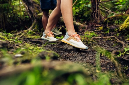 Wailuku Women's Athletic Shoes - Peach / Swell | OluKai