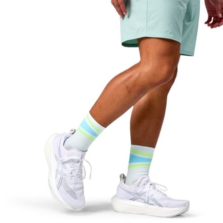 Feetures Elite Light Cushion Mini Crew Socks 2