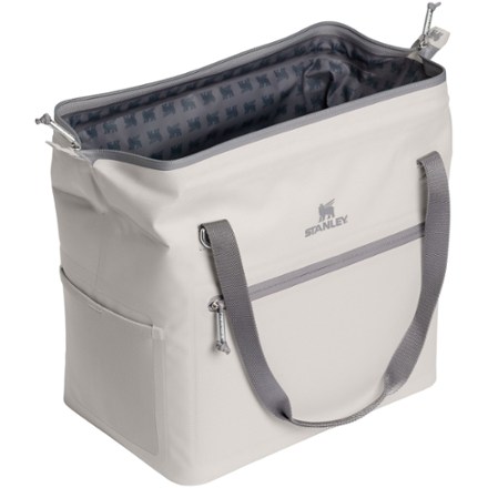 Stanley The All Day Julienne Max Cooler - 30 Cans/20 Qts. 2