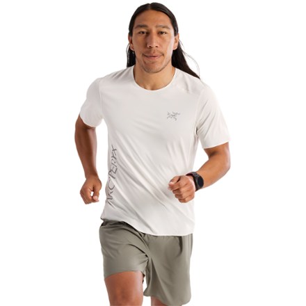 取寄) アークテリクス メンズ ノーバン ダウンワード ロゴ