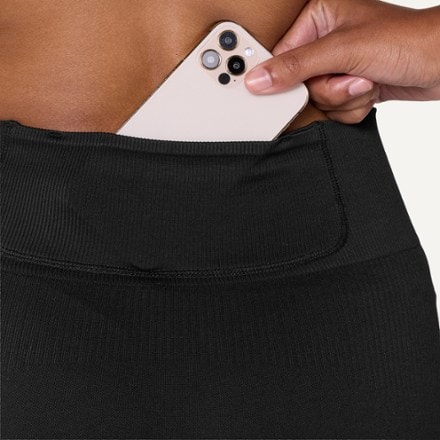 CIRCLE Keep The Flow Shorts 2.0 - Women's 5