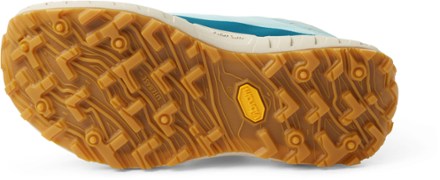 001 Trail-Running Shoes - Women's