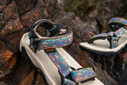 Location Image for Terra Fi 5 Universal Sandals - Women's