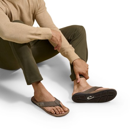 OluKai Tuahine Sandals - Men's 5
