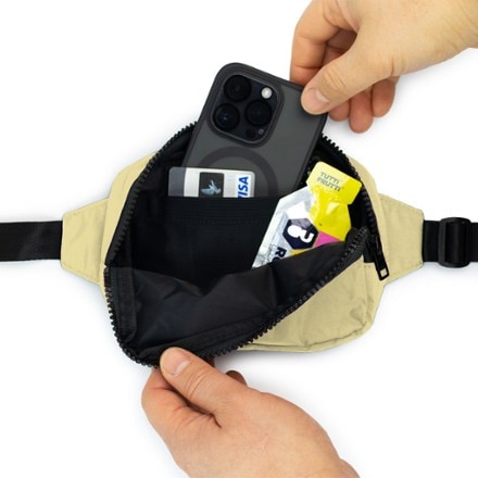 Amphipod R3 Express Convertible Pack Accessories not included