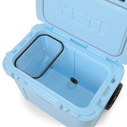 YETI Roadie 32 Wheeled Cooler 6