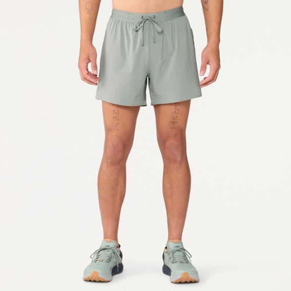 Model info: Height: 6' 0" | Waist: 31" | Inseam: 28.5 " | Wearing size: M