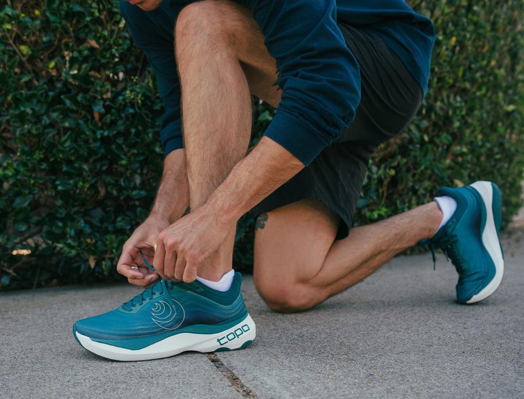 Location Image for Aura Road-Running Shoes - Men's