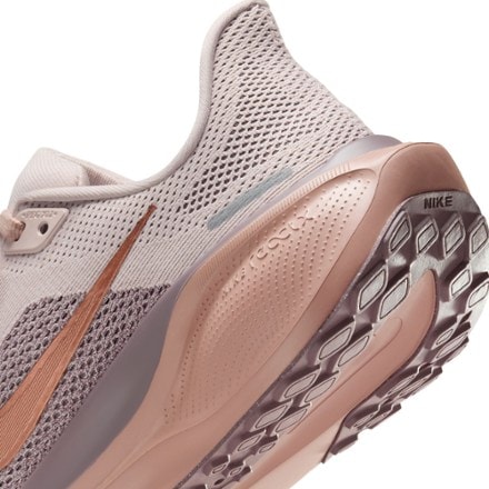 Nike Pegasus 41 Road-Running Shoes - Women's 7