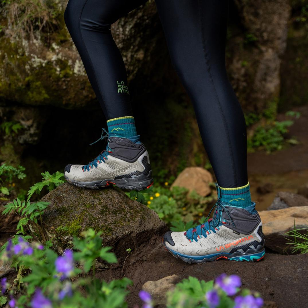 Location Image for Ultra Raptor II Mid Leather GTX Hiking Boots - Women's