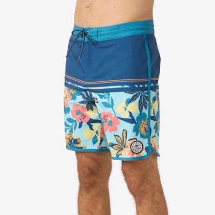O'Neill Cruzer Scallop 18" Board Shorts - Men's 3