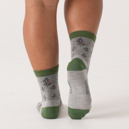 Wide Open Foliage No Cushion Micro Crew Socks - Women's 3