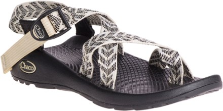 chacos trine black and white