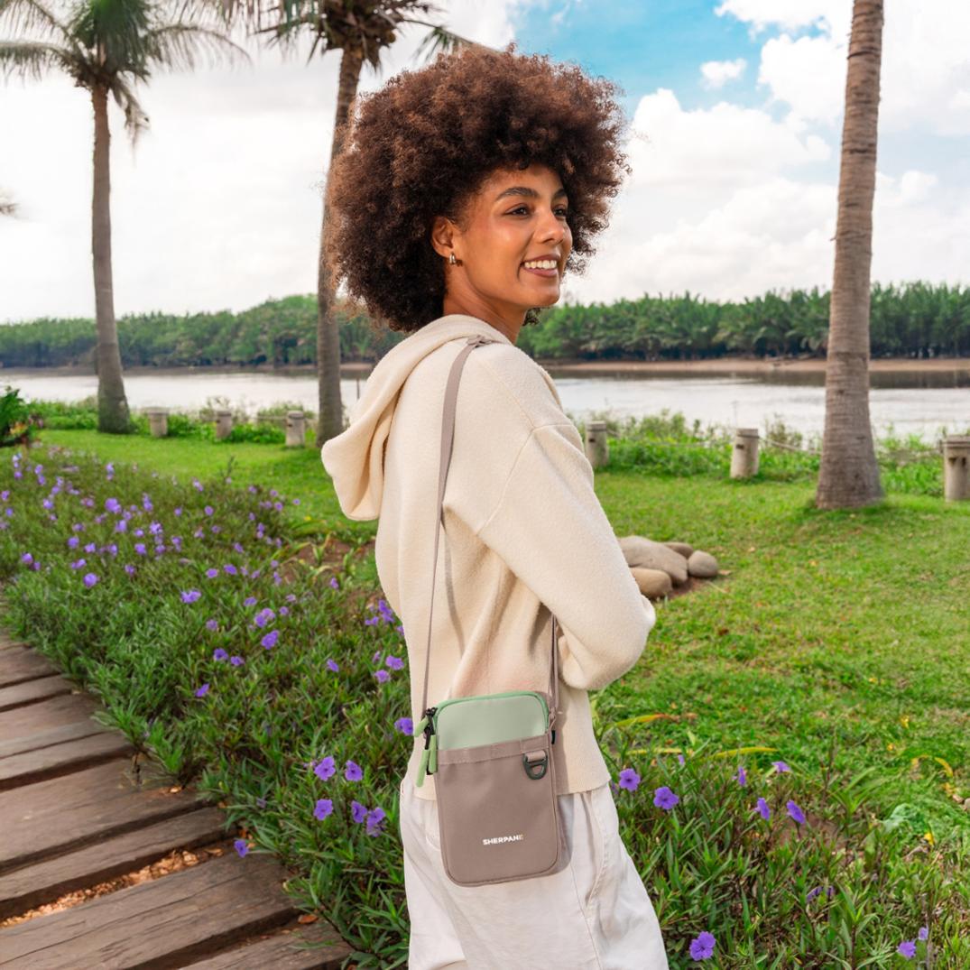 Location Image for Cruz Crossbody Bag