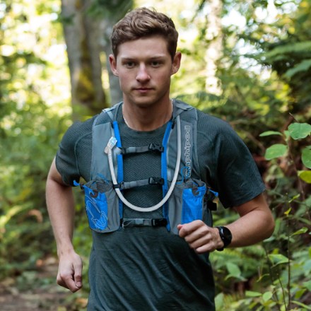 Amphipod PureRun Minimalist 1.5 L Hydration Vest 2