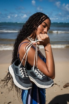 OluKai Makiki Sneakers - Women's 4