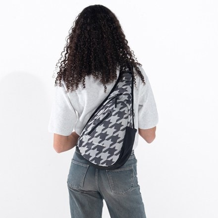 Sherpani Esprit Anti-Theft Sling Bag 5