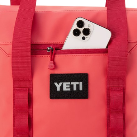 YETI Daytrip 14 L Insulated Tote Bag 10
