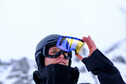 Smith 4D MAG ChromaPop Photochromic Snow Goggles with Smith 4D MAG ChromaPop Photochromic Snow Goggles with