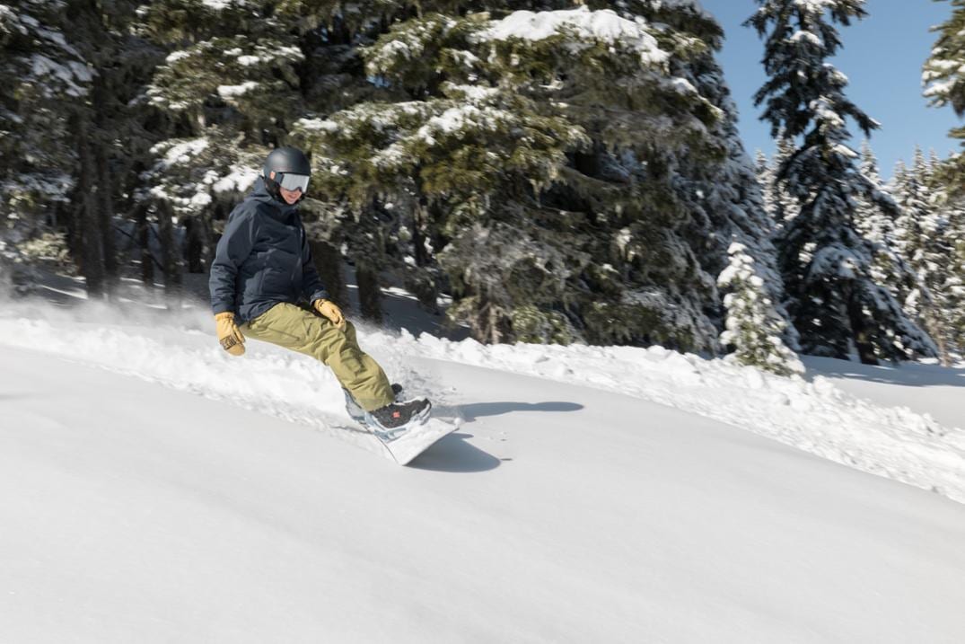Location Image for Charger Mips Snow Helmet