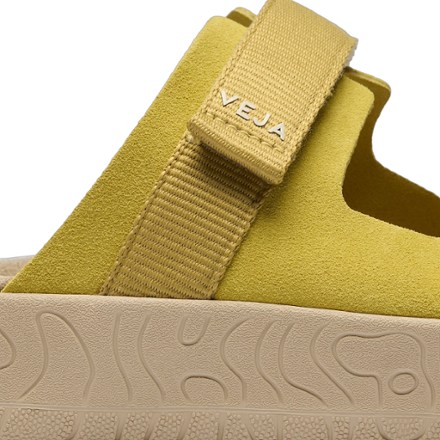 VEJA Arpoador Suede Sandals - Women's 1