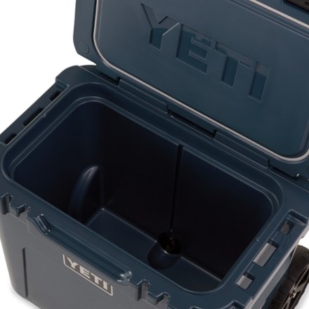 YETI Roadie 32 Wheeled Cooler 8