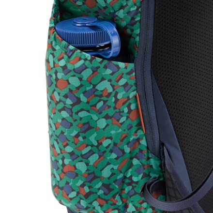 REI Co-op Flash 22 Print Pack Water bottle pocket (Water bottle sold separately)