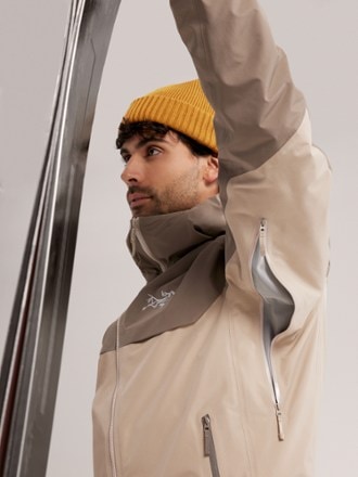 Arc'teryx Macai Lightweight Insulated Jacket - Men's 7