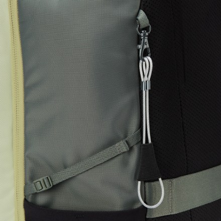 Sherpani Santiago 35 L Travel Pack 9