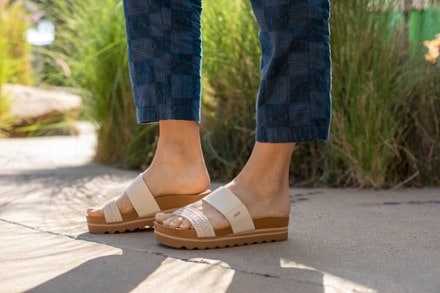 Reef Cushion Vista Hi Sandals - Women's 8