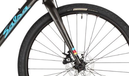 Salsa Journeyer Advent 650b Bike 2